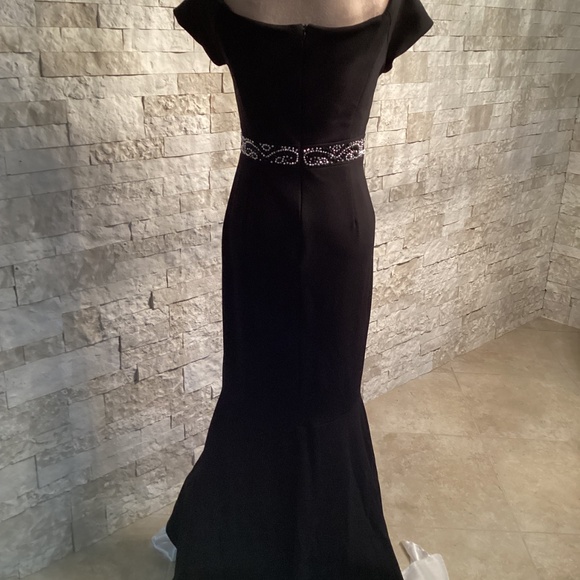 Betsey & Adam Off-The-Shoulder Mermaid Gown - Picture 8 of 13